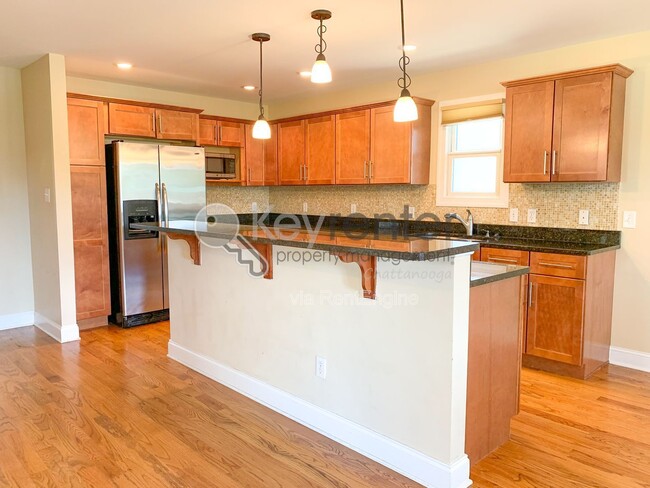 Photo - 630 E 17th St