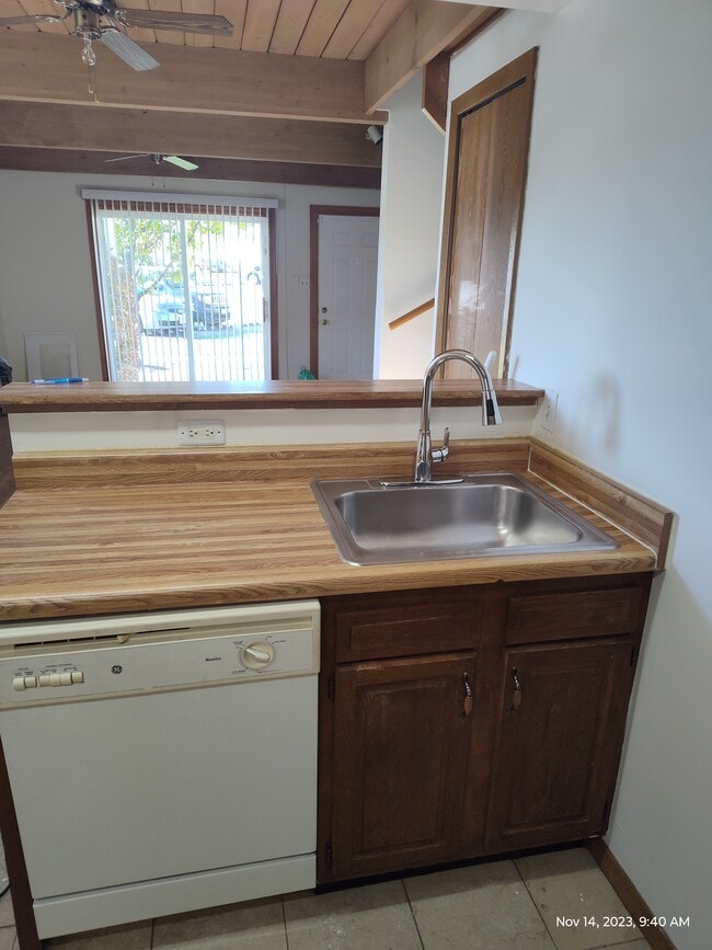 Photo - 434 Meadow Green Ln