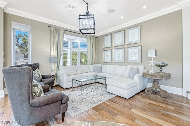 Photo - 993 8th St S