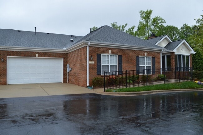 Photo - 210 Baines Ct