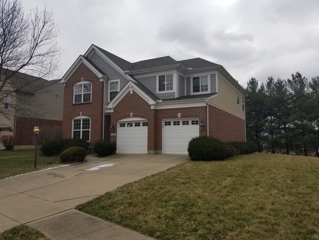 Building Photo - Executive home located near Bellbrook