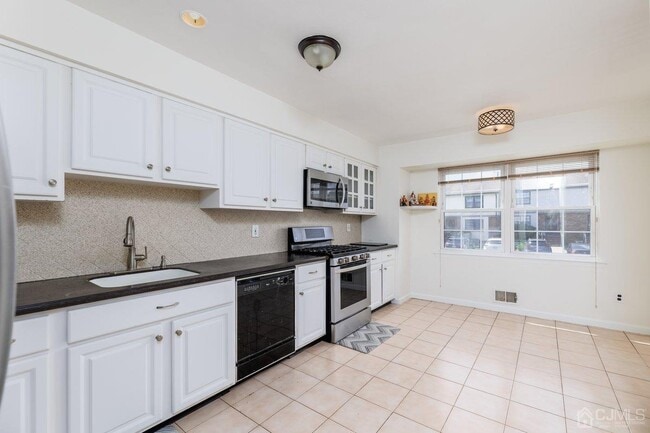 104 Maple Hill Dr