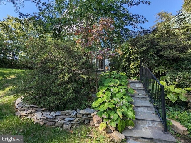 Photo - 4910 Crescent St