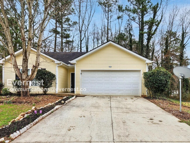 Building Photo - 3-Bedroom Home with Modern Comforts / Pet-...