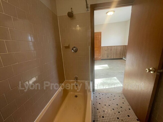 Photo - 75 Riley St Unit 2