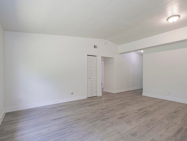 Photo - 734 5th Pl SW