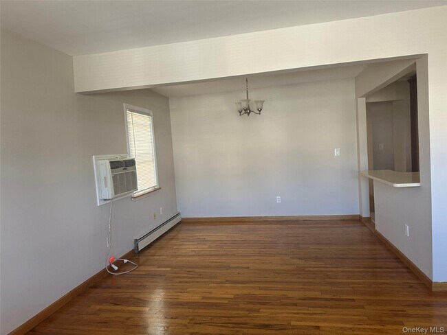 8 Miriam St