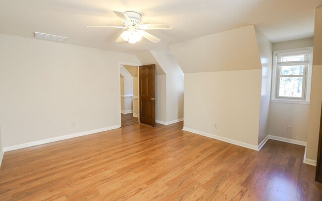 809 Houndslake Dr