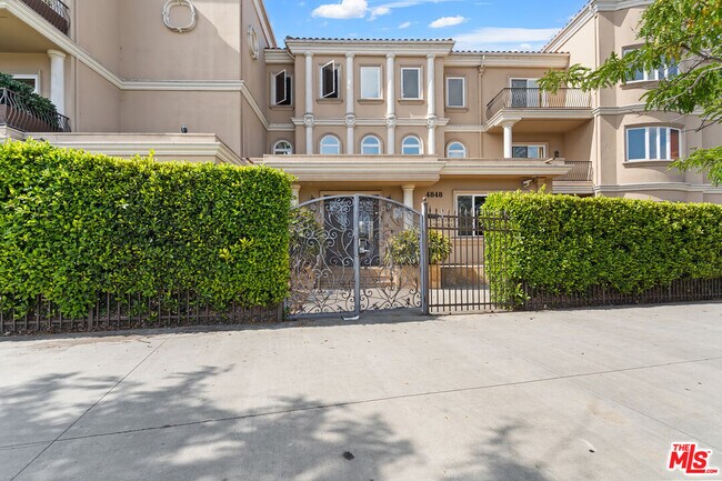 Photo - 4848 Wilshire Blvd Unidad 102