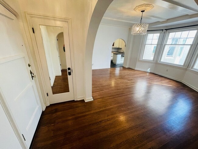 Photo - *New* Beautiful Sun-Filled 1 Bedroom / 1 Bathroom in Cow Hollow with Parking