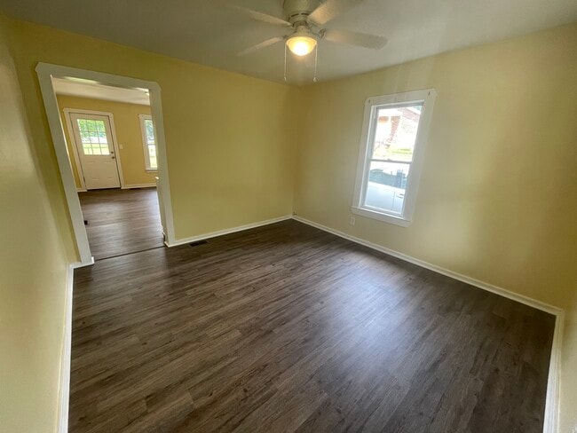 Photo - 209 Burdock St