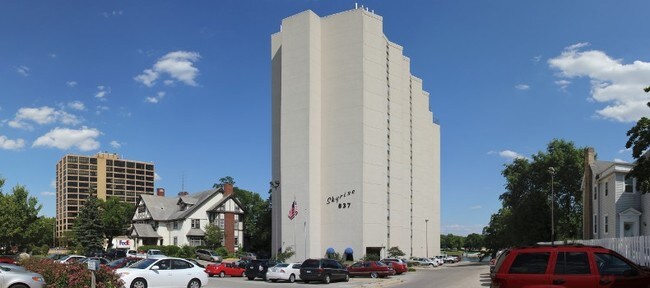 Skyrise Apartments For Rent In Rockford Il Forrent Building Skyrise Apartments