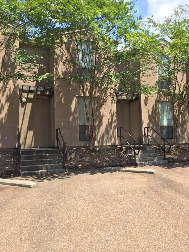 Photo - 409 W Alabama Ave Townhome
