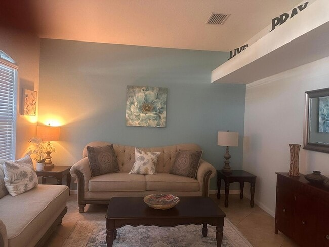 Photo - 585 SW Undallo Rd