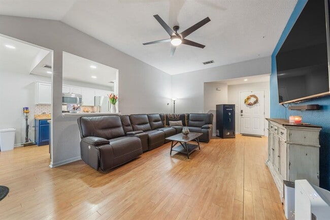 Photo - 301 Zebra Dr