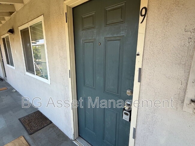 Building Photo - 1938 Ethan Wy Unit 9