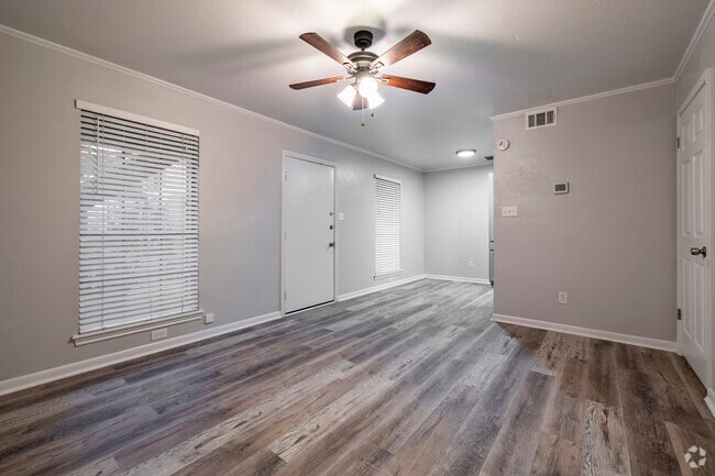 1BR/1BA, 600 SF - Family Room