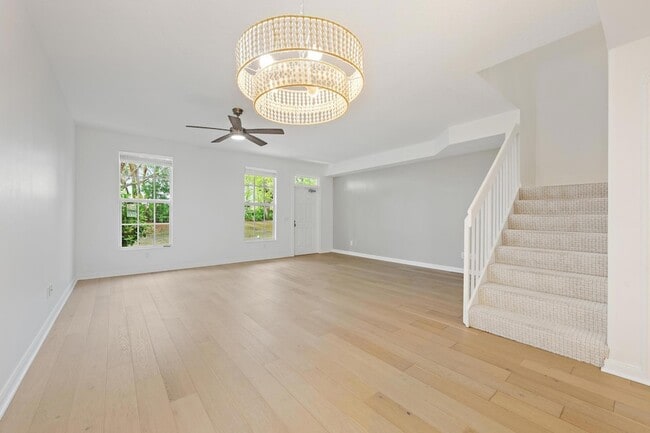 Photo - 136 Ashley Ct