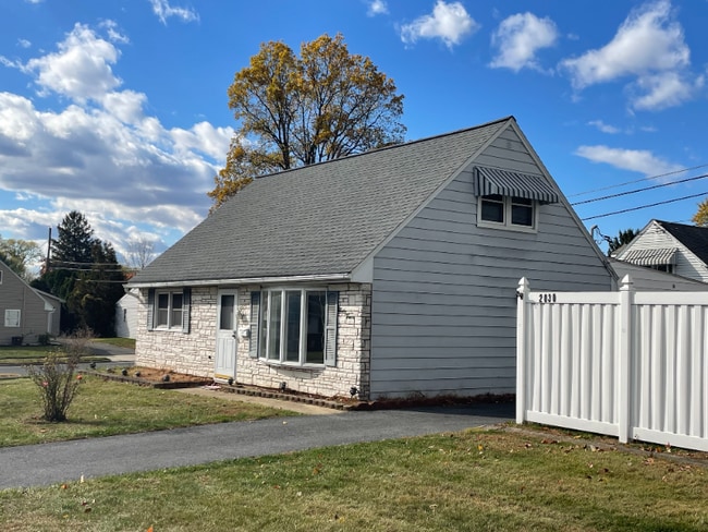 Building Photo - 2030 Eastman Ave