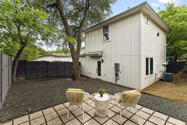 806 Philco Dr