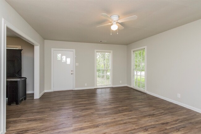 Photo - 6406 Stratton St