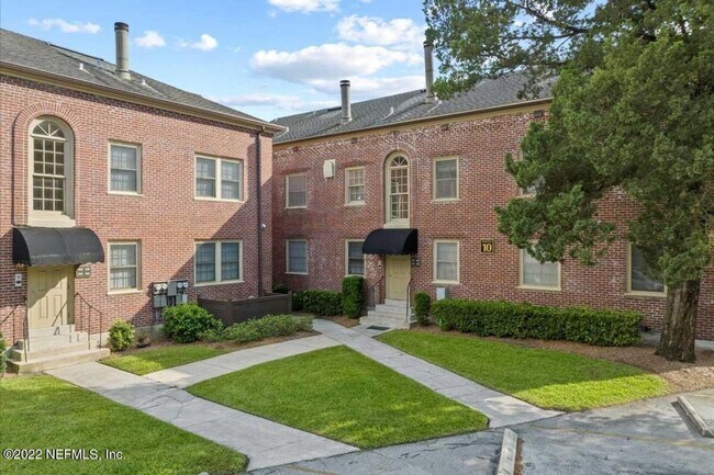 Photo - 842 Cedar St