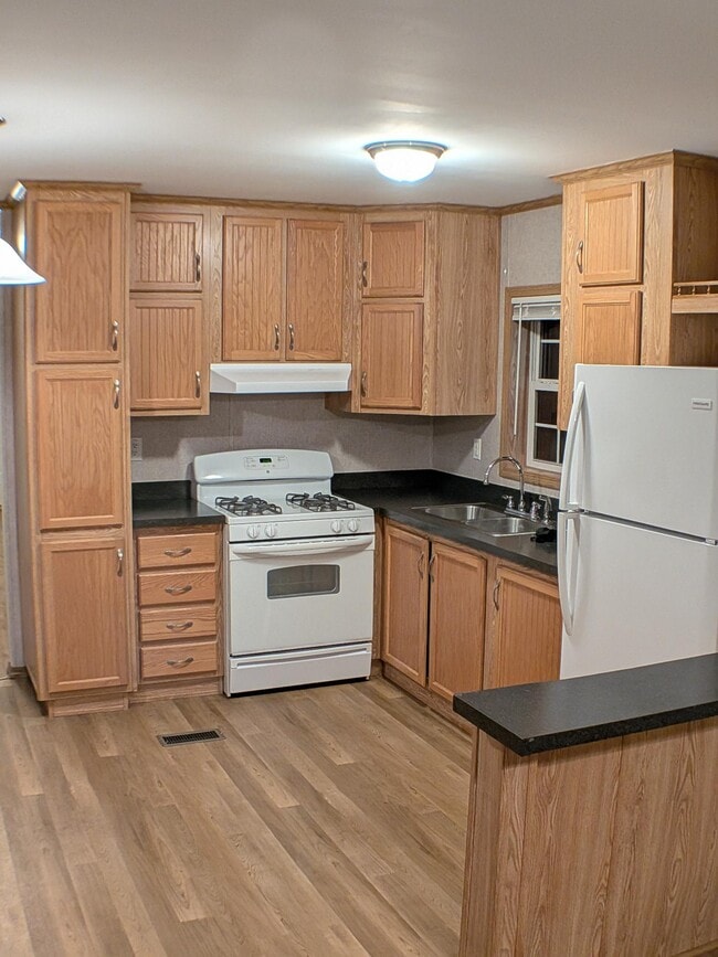 Photo - 47 Dudley Plz