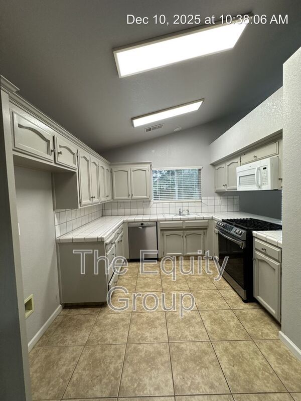 Photo - 819 S Pinkham St