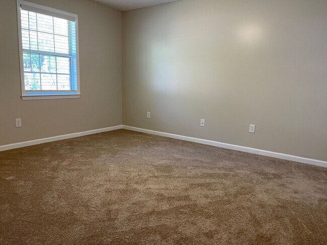 Photo - 713 Dover Ln