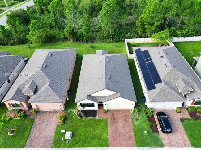 Photo - 808 Old Country Rd S E