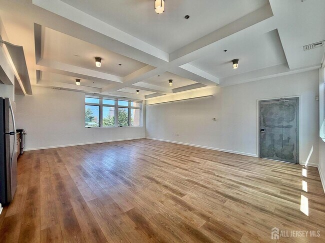 Photo - 2000 West St