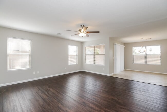 Photo - 3933 S Illinois St