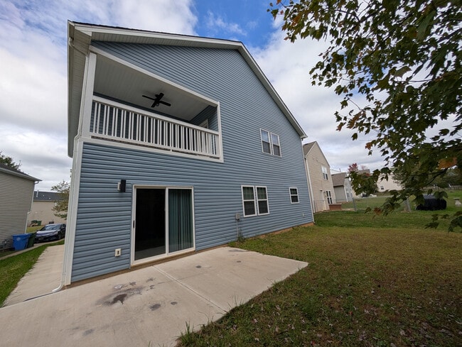 Photo - Room in House on Stone Mountain Dr