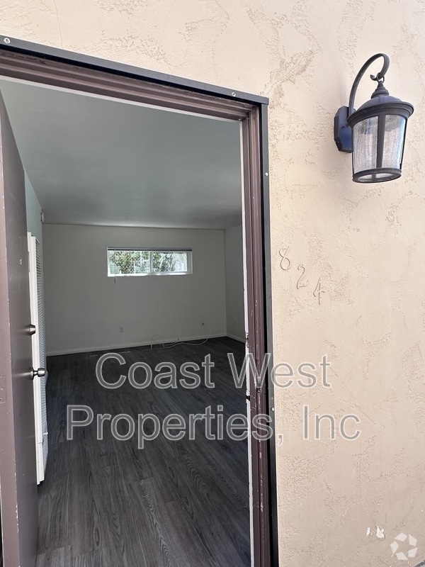 Building Photo - 824 Tourmaline St Rental