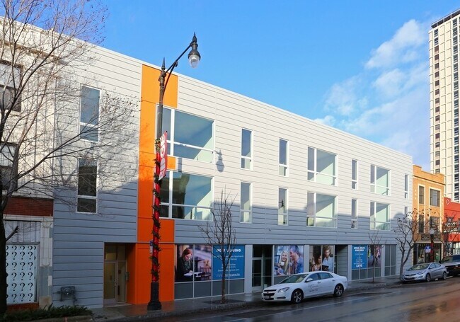 Building Photo - 6355 N Wayne Ave Unit 32 Rental