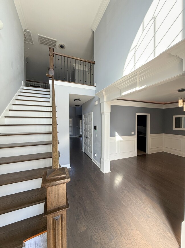 Photo - 218 Woodgrove Dr NW