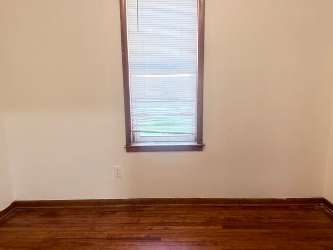 Photo - 1633 W 38th St