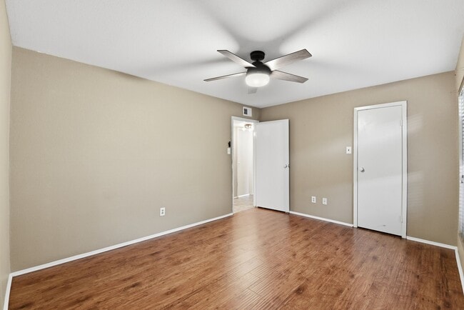Building Photo - 12905 Woodforest Blvd Unit 711