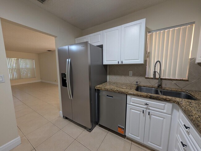Photo - 3830 Coral Tree Cir