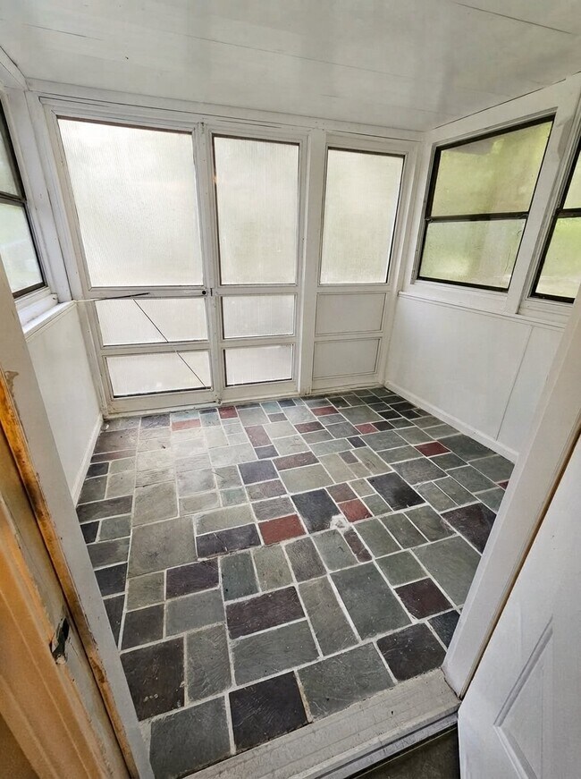 574 Fitzwilliam Rd Unit 1
