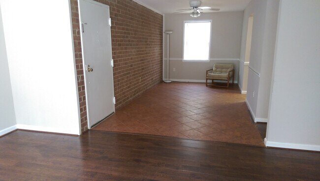 Photo - 706 Quince Orchard Blvd Unit T-1