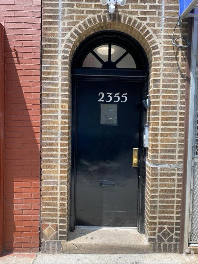 Building Photo - 2355 Westchester Ave Unit 1 Rental