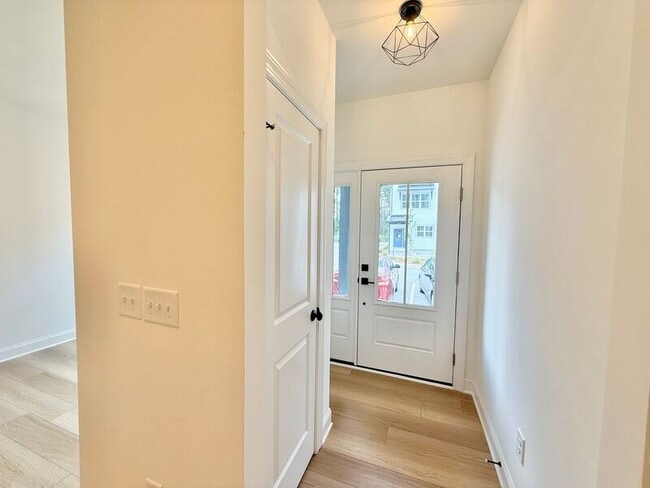 Photo - 4811 Gossamer Ln