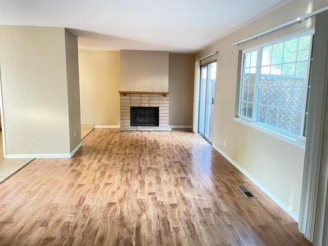 Photo - 43120 Starr St Unit 1