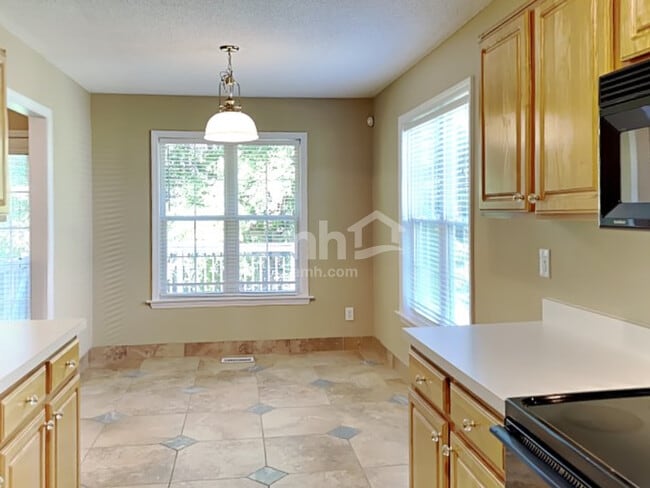 Photo - 728 Kavkaz St