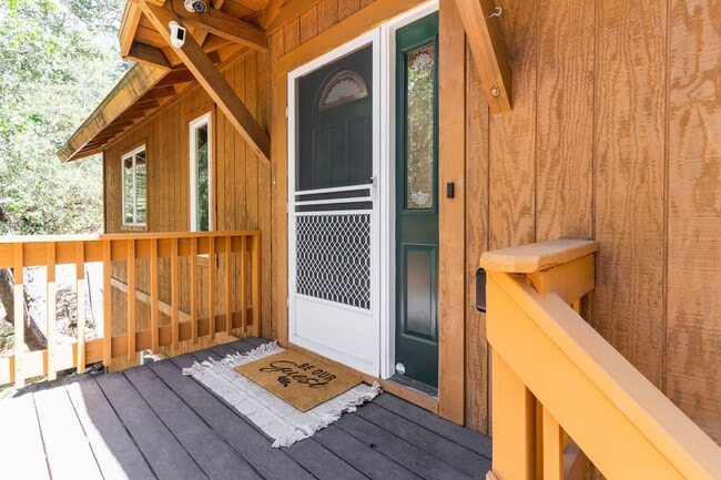 Photo - Stunning Lodge Near Beautiful Lake Gregory