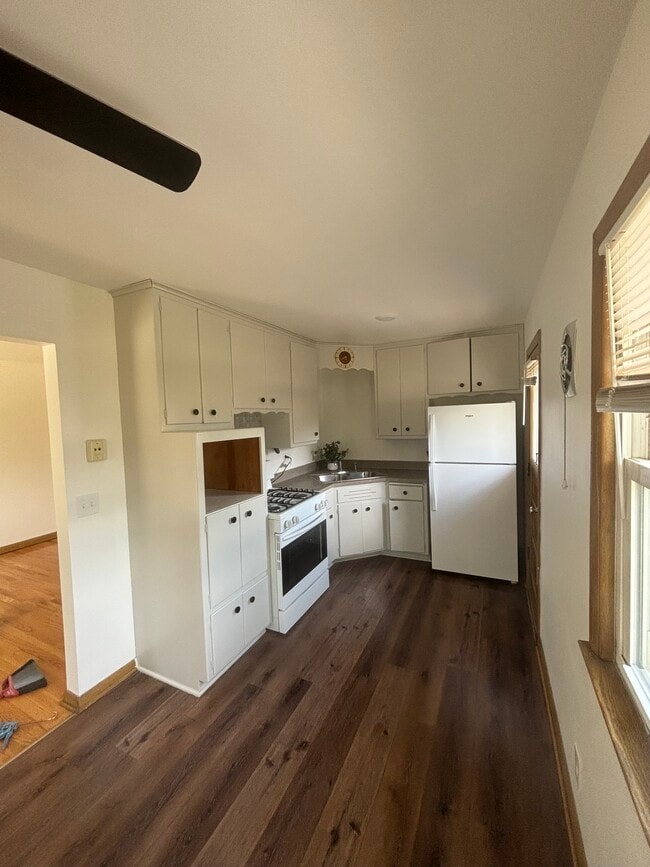 Building Photo - 9101 W Morgan Ave Unit Apartment 4