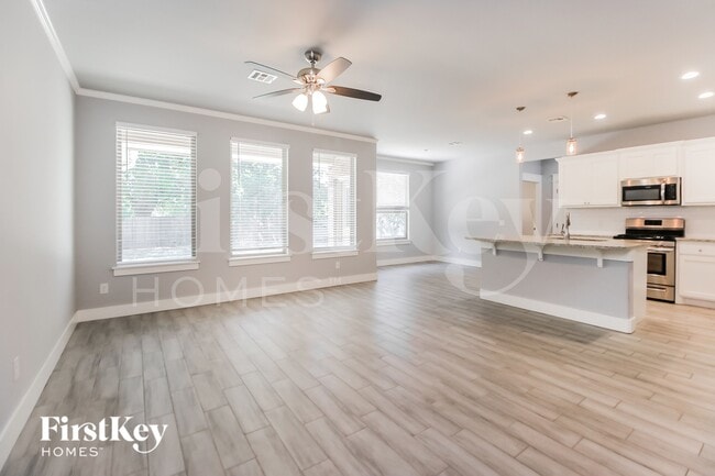 Photo - 1603 Village Dr