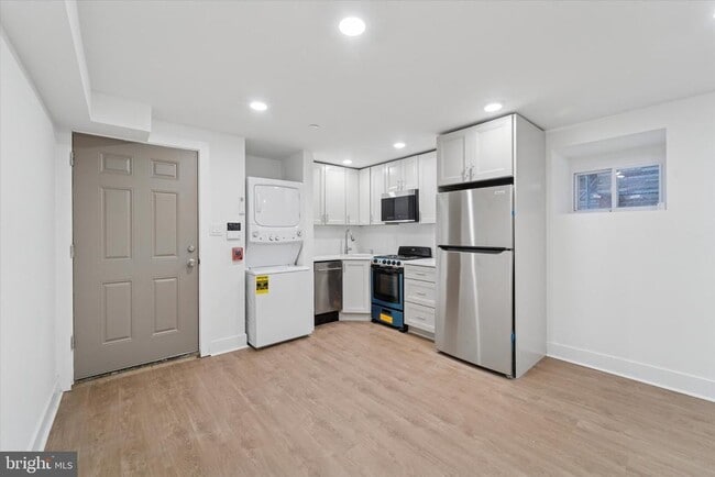 Photo - 812 W Roosevelt Blvd