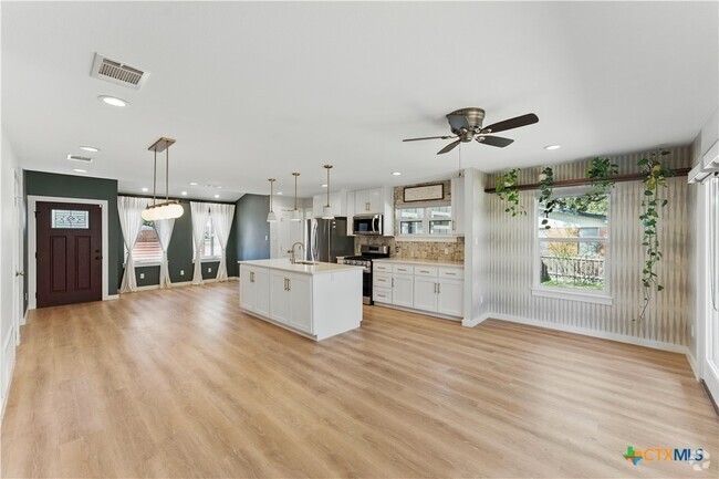 Building Photo - 1230 Fredericksburg Rd Rental